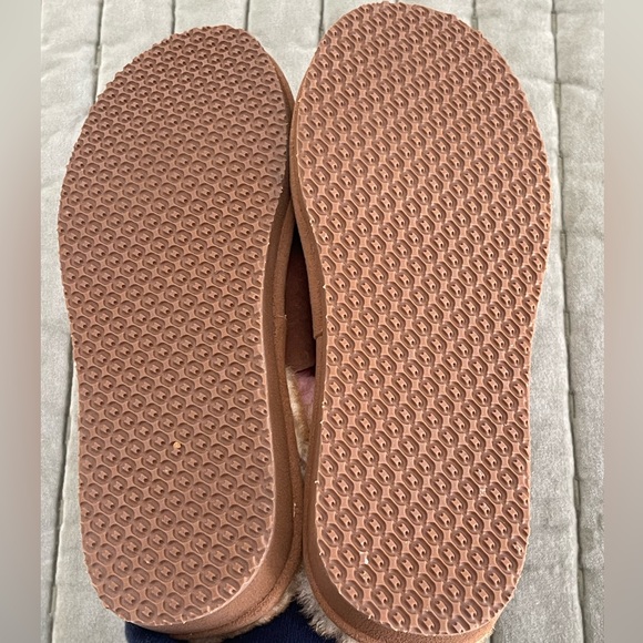 LL Bean Wicked Good Scuff Cozy Brown Shearling Slippers - Picture 4 of 10